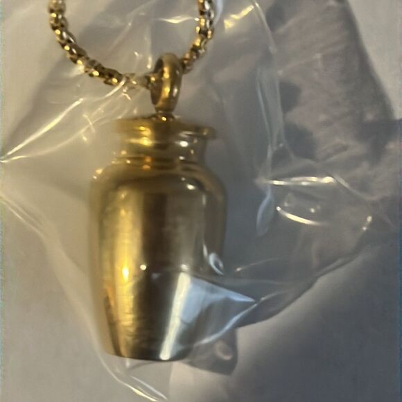 Beautiful Cremation Urn Necklace - Picture 5 of 6